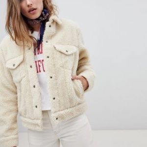 EUC | Levi’s Teddy Sherpa Trucker Jacket